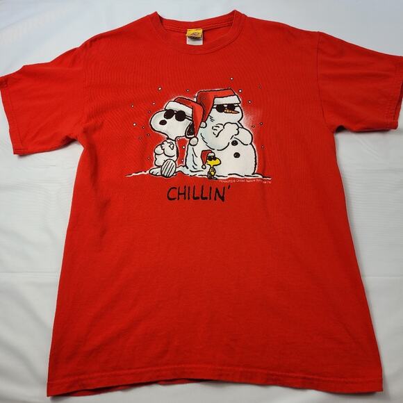 Peanuts Snoopy & Woodstock Chillin' with a Snowman Holiday T-shirt size Medium - Picture 1 of 7